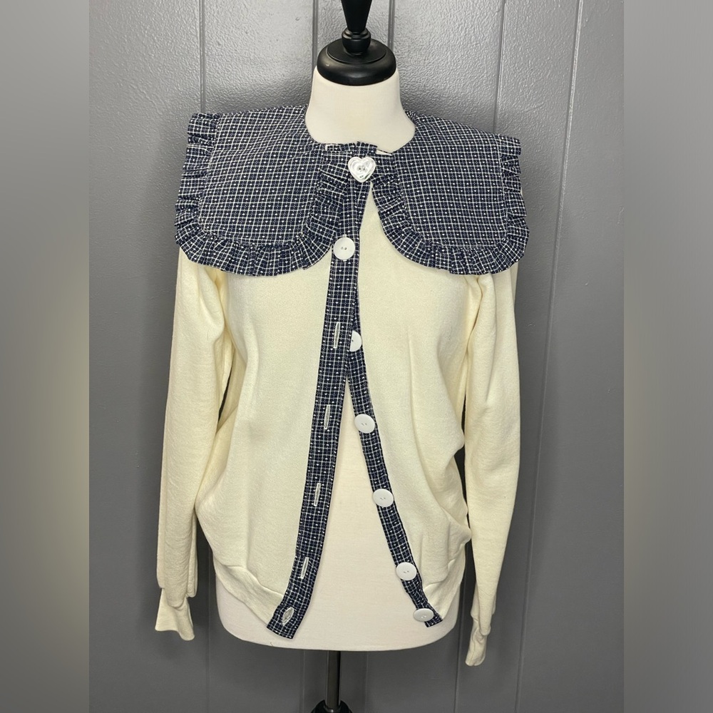 Vintage handmade sweatshirt sweater. Fits a size small.